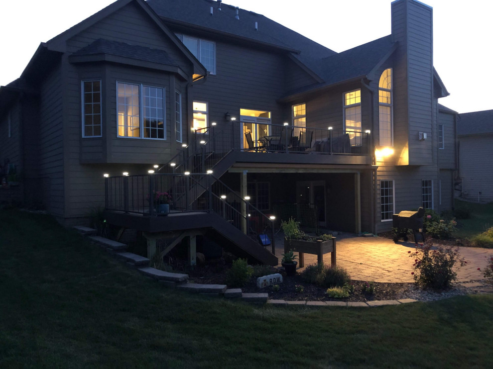 Inspiration for a mid-sized backyard second story cable railing deck remodel with no cover