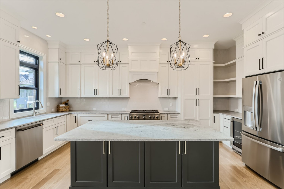 Example of a transitional kitchen design in Chicago