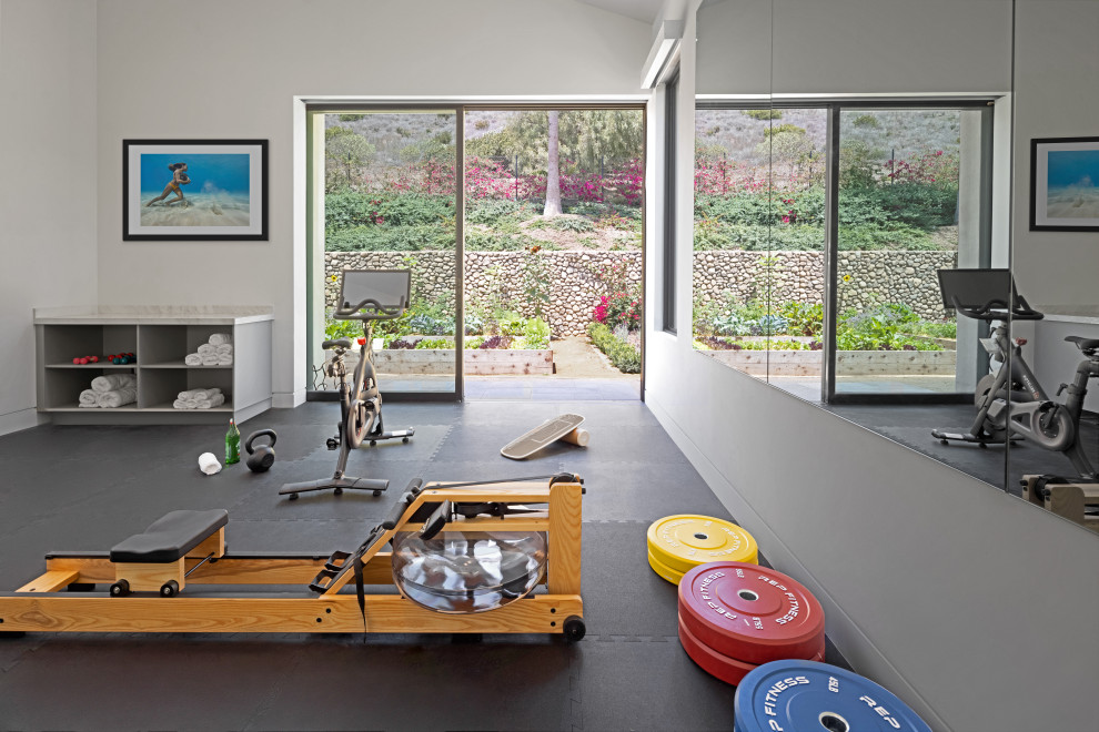This is an example of a contemporary home gym in Los Angeles.