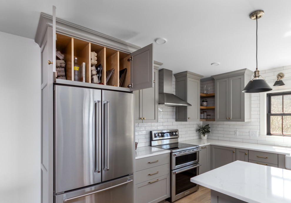Kitchen renovation by Vermont Interior Design - Landhausstil - Küche ...