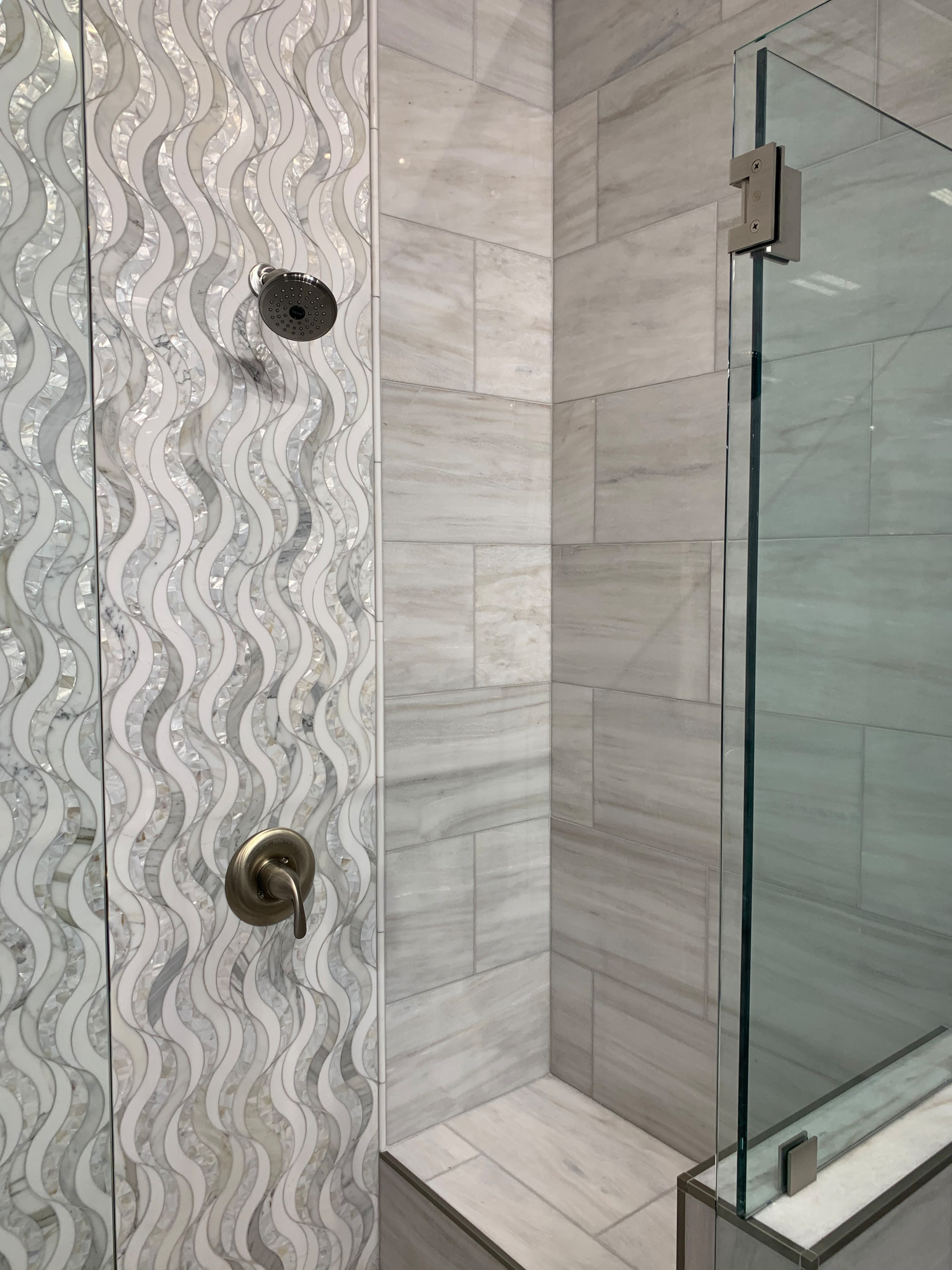 STUNNING WATERY MOTHER OF PEARL MOSAIC TILE FEATURE