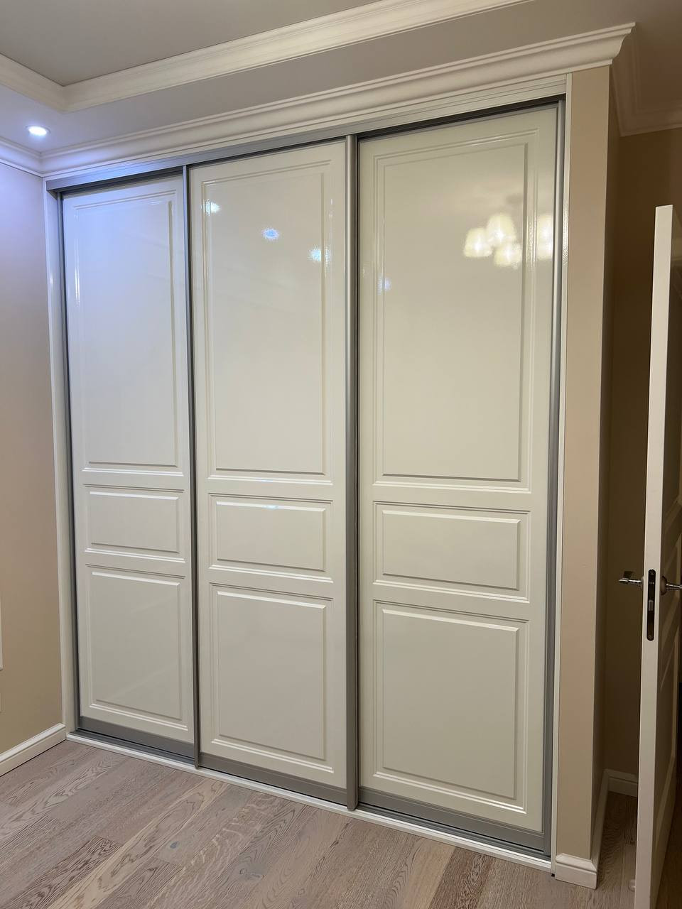 Шкаф купе глянец