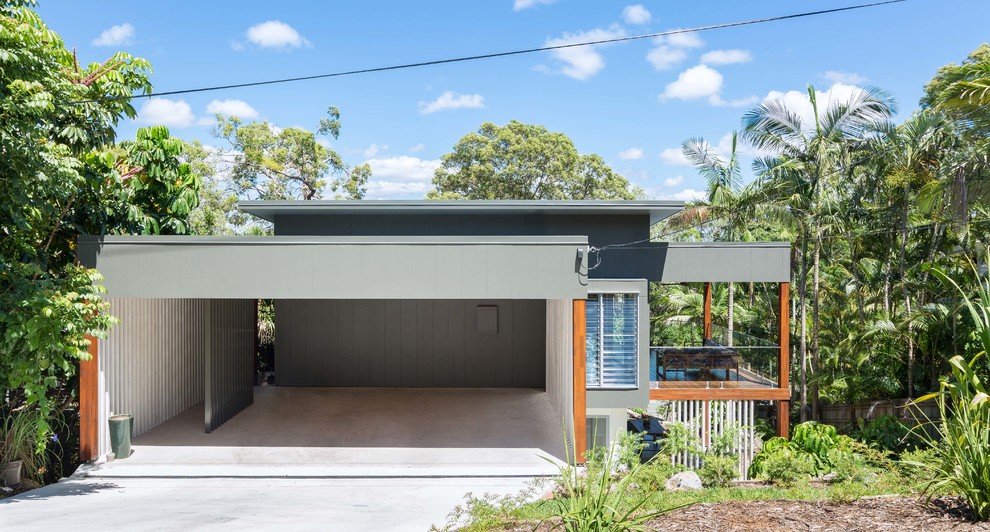 Inspiration for a contemporary split-level grey exterior in Sunshine Coast with a flat roof.
