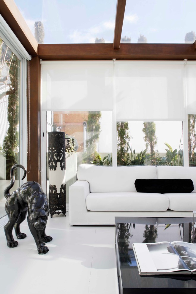 Mid-sized contemporary sunroom in Madrid with ceramic floors, no fireplace and a skylight.