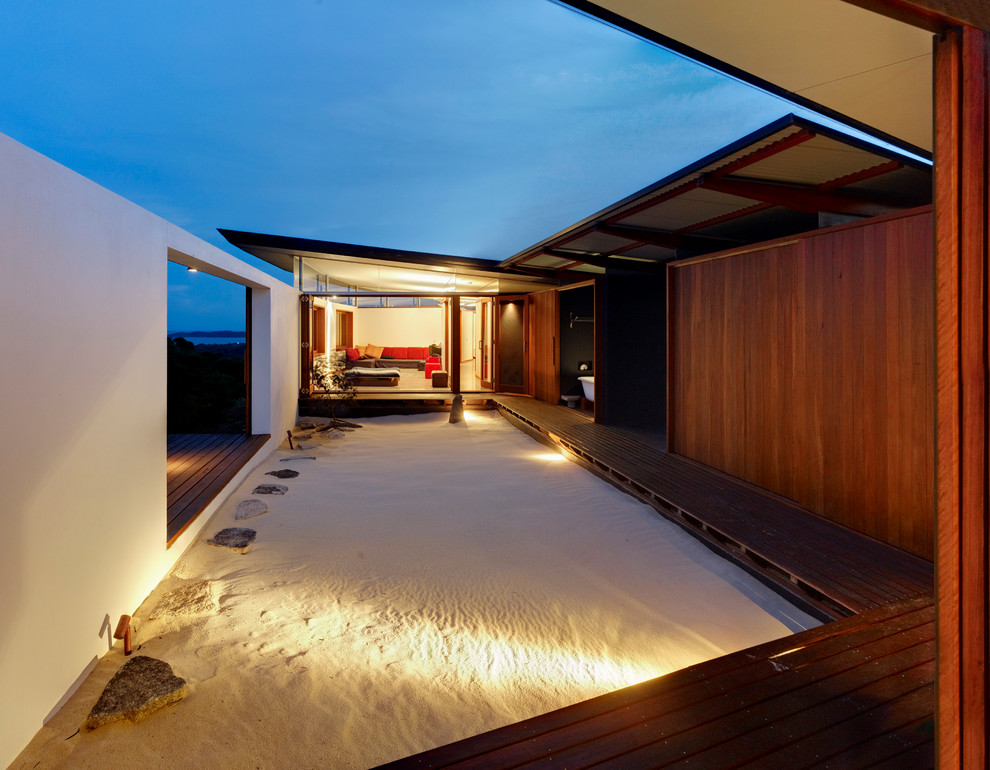 Photo of a modern patio in Sydney with a roof extension.