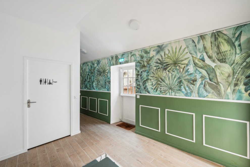 Contemporary entrance in Paris with green walls and wallpapered walls.