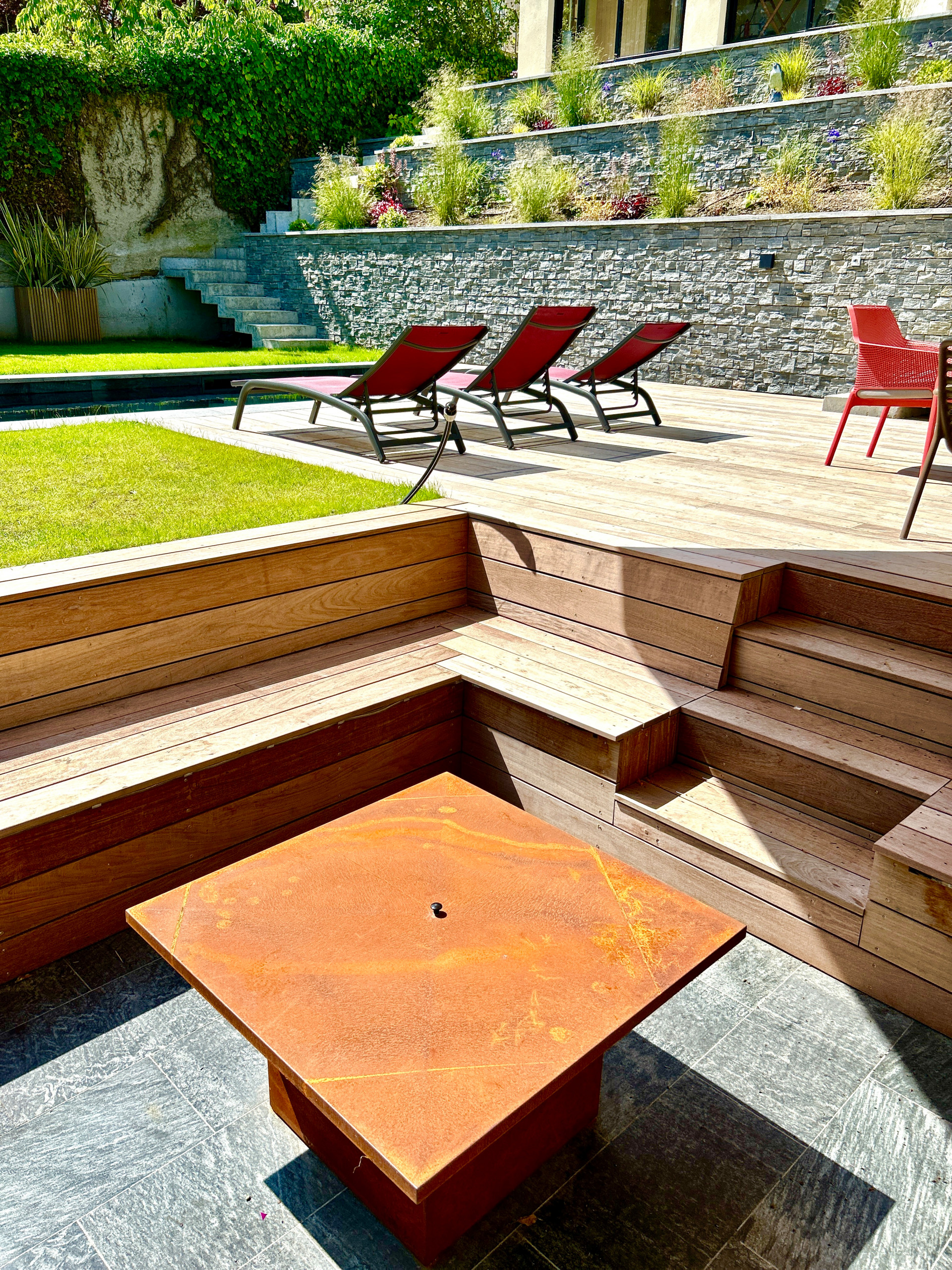 Jardin contemporain en pente