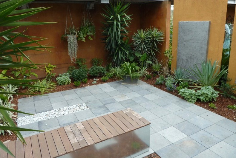 Inspiration for a contemporary patio in Sydney.