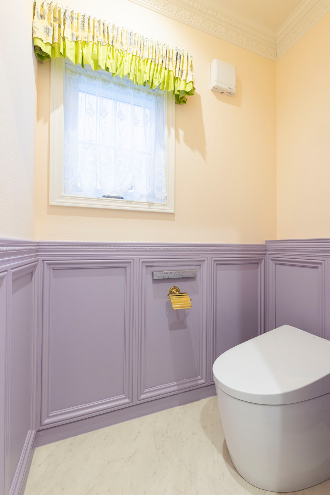 名古屋にあるトラディショナルスタイルのおしゃれなトイレ・洗面所の写真