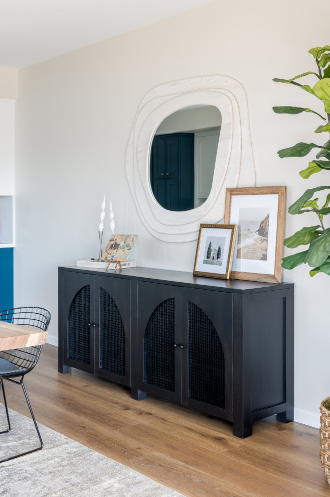 Transitional home design photo in Orange County