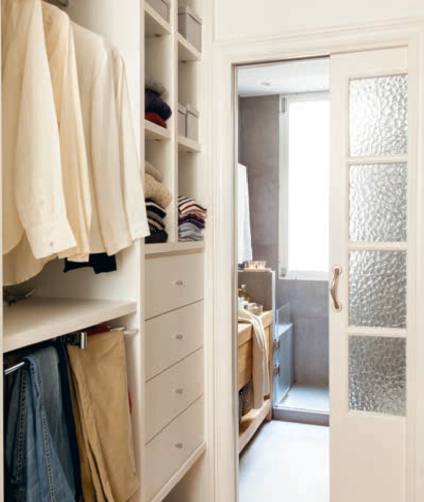 Design ideas for a traditional storage and wardrobe in Bilbao.