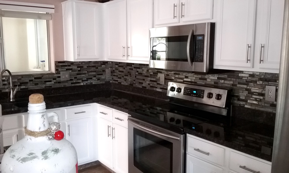 Transitional kitchen photo in Phoenix