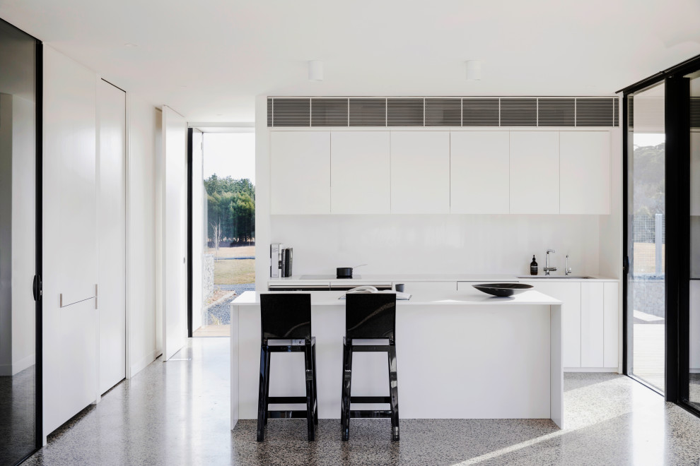 Inspiration for a contemporary kitchen in Wollongong.