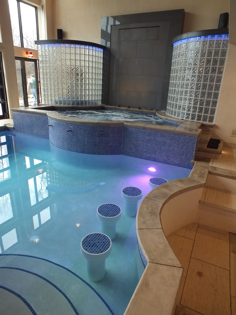 Contemporary Pool trendy-pool