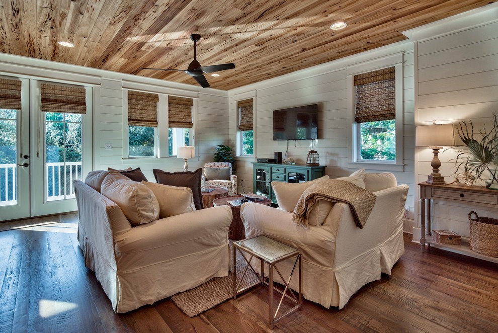 Inspiration for a transitional home design remodel in Miami