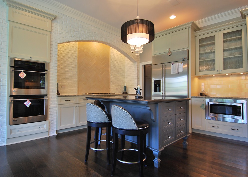Transitional kitchen photo in Indianapolis