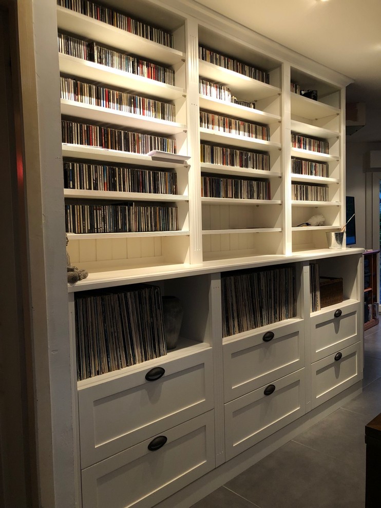 Bibliothèques sur-mesure en hêtre massif peint