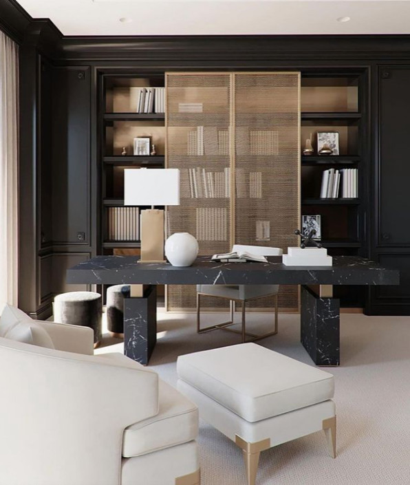 Esempio di un ufficio con pareti bianche, moquette, scrivania autoportante e pavimento beige