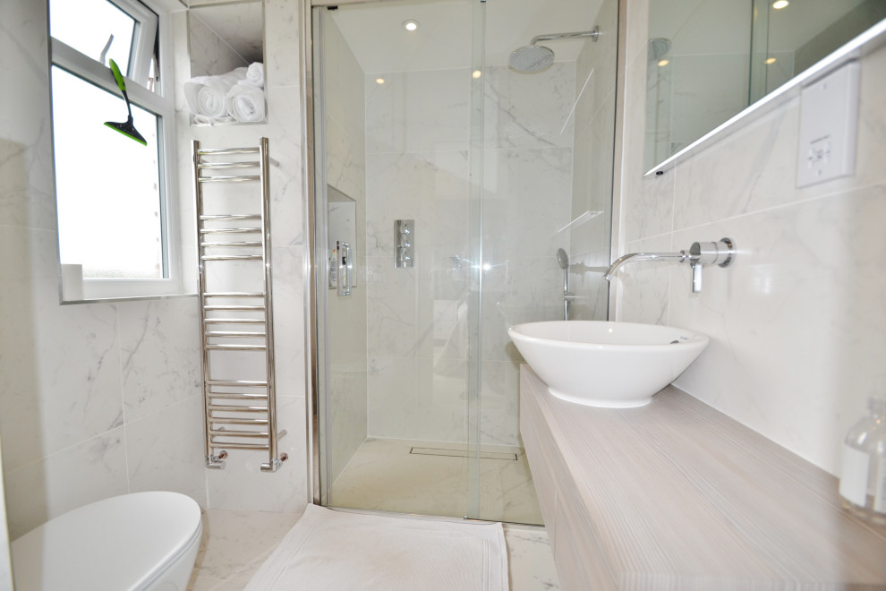 Inspiration for a large modern bathroom in London.