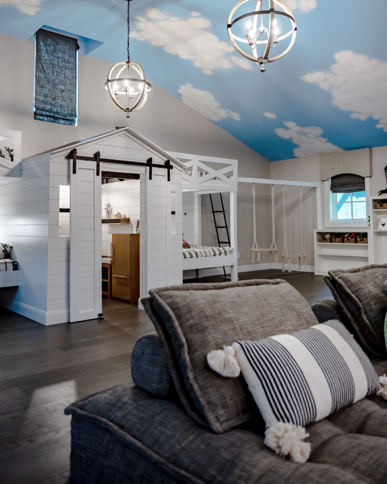 Idee per una grande camera da letto country con pavimento in legno massello medio e pavimento marrone