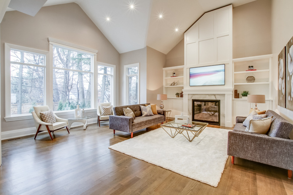 Inspiration for a large transitional home design remodel in Toronto