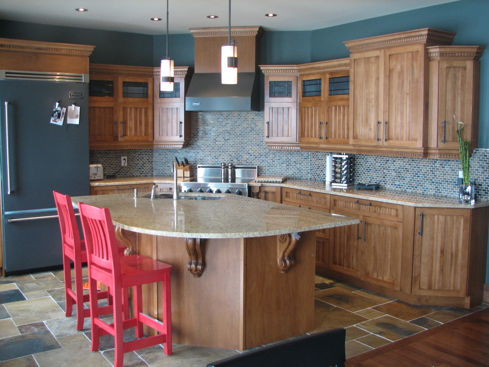 Open concept kitchen - large rustic slate floor open concept kitchen idea in Ottawa with an undermount sink, shaker cabinets, medium tone wood cabinets, granite countertops, ceramic backsplash, colored appliances and an island