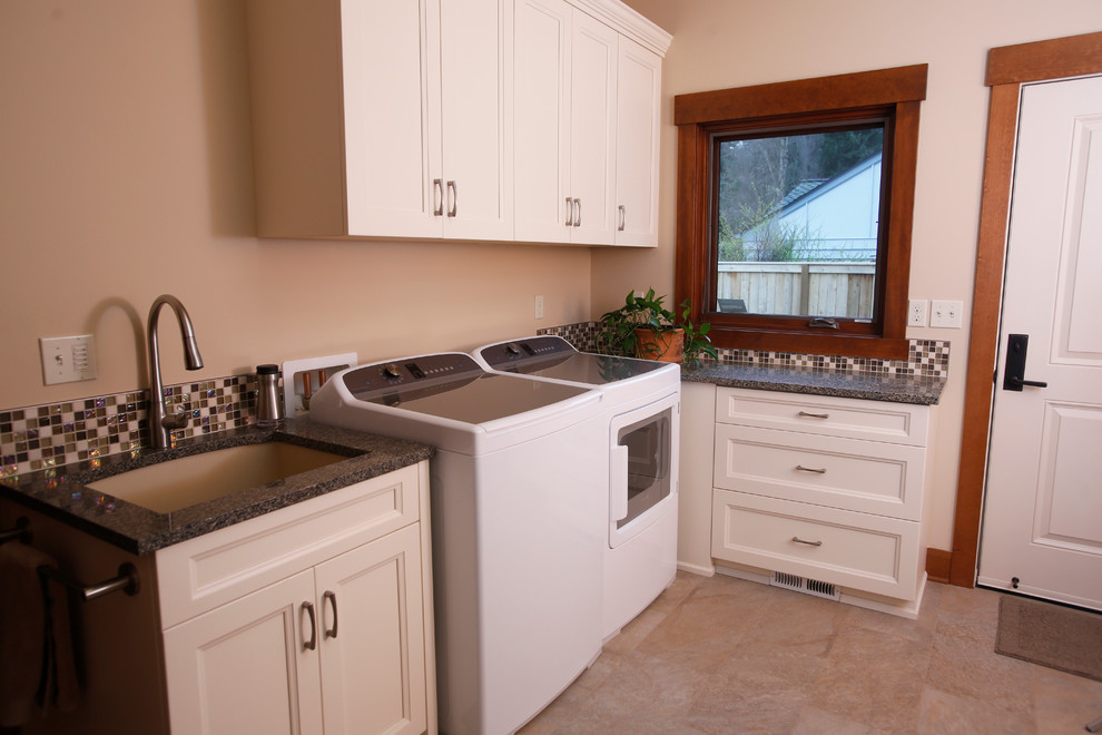 Mountain style laundry room photo in Seattle