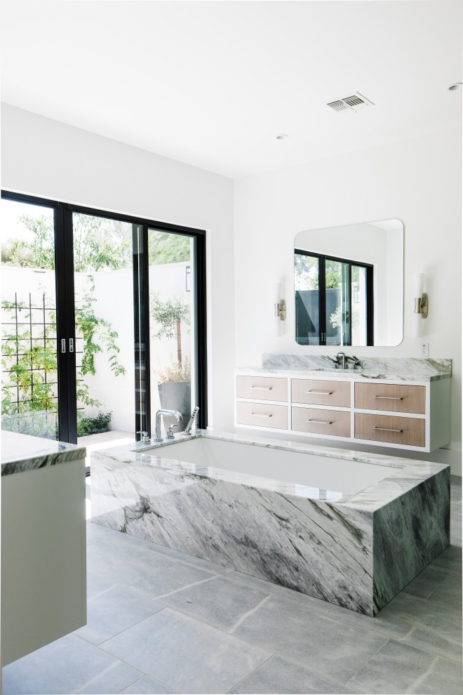Example of a transitional bathroom design in Phoenix