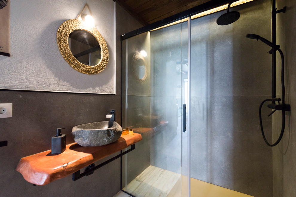 Example of an island style bathroom design in Malaga