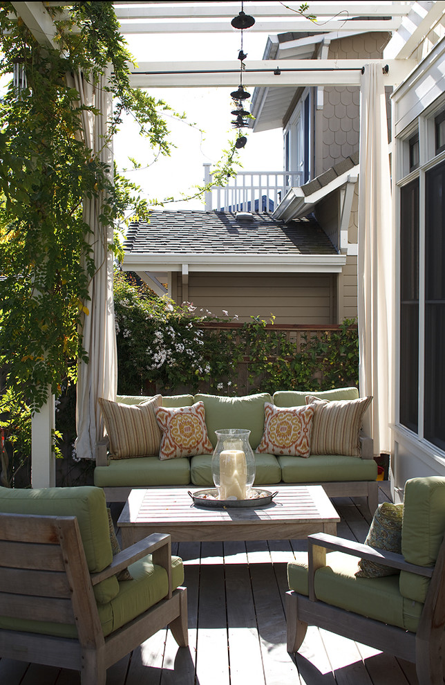 This is an example of a traditional verandah in San Francisco with a pergola.