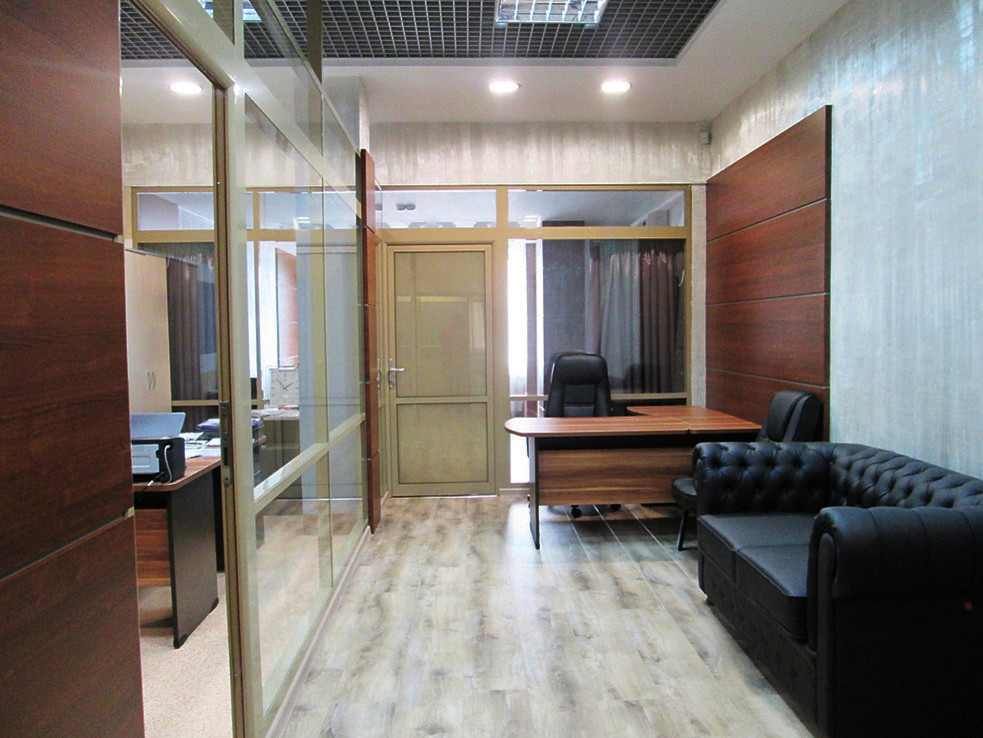 Офисы, кабинеты, лестничные марши, фасады