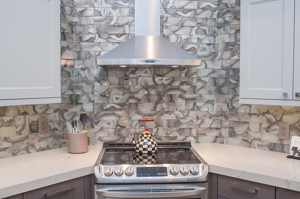 Eat-in kitchen - mid-sized transitional u-shaped porcelain tile and beige floor eat-in kitchen idea in Miami with an undermount sink, shaker cabinets, gray cabinets, quartz countertops, gray backsplash, glass tile backsplash, stainless steel appliances, an island and white countertops