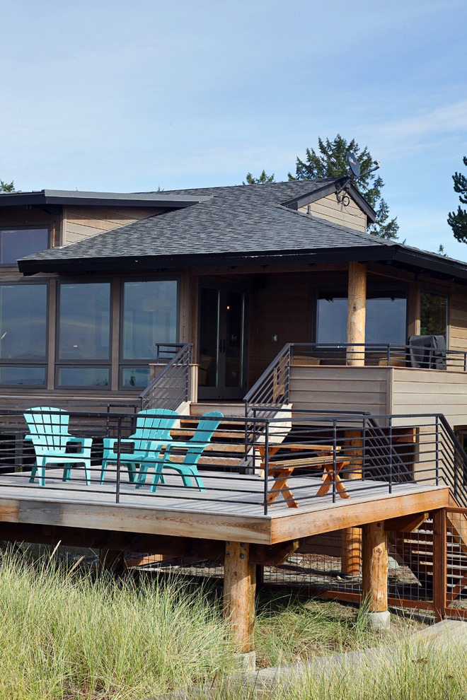 Photo of a contemporary deck in Seattle with no cover.