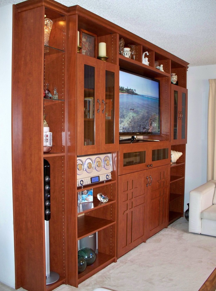 This is an example of a tropical family room in Hawaii.