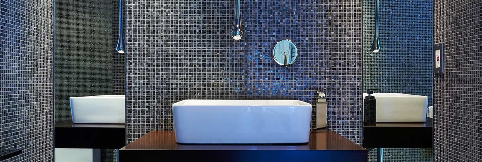 This is an example of a contemporary bathroom in Sydney.