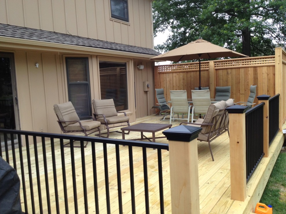 Photo of a large traditional backyard deck in Kansas City.