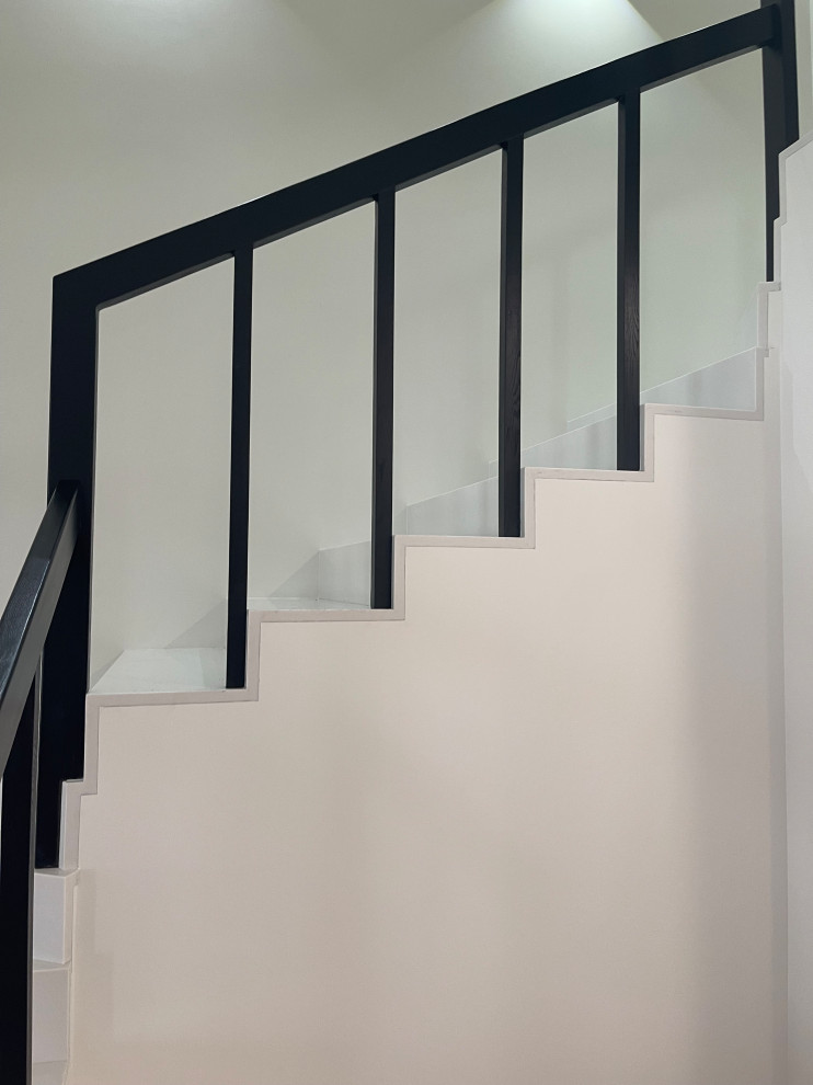 Стильная Лестница с квадратными балясинами