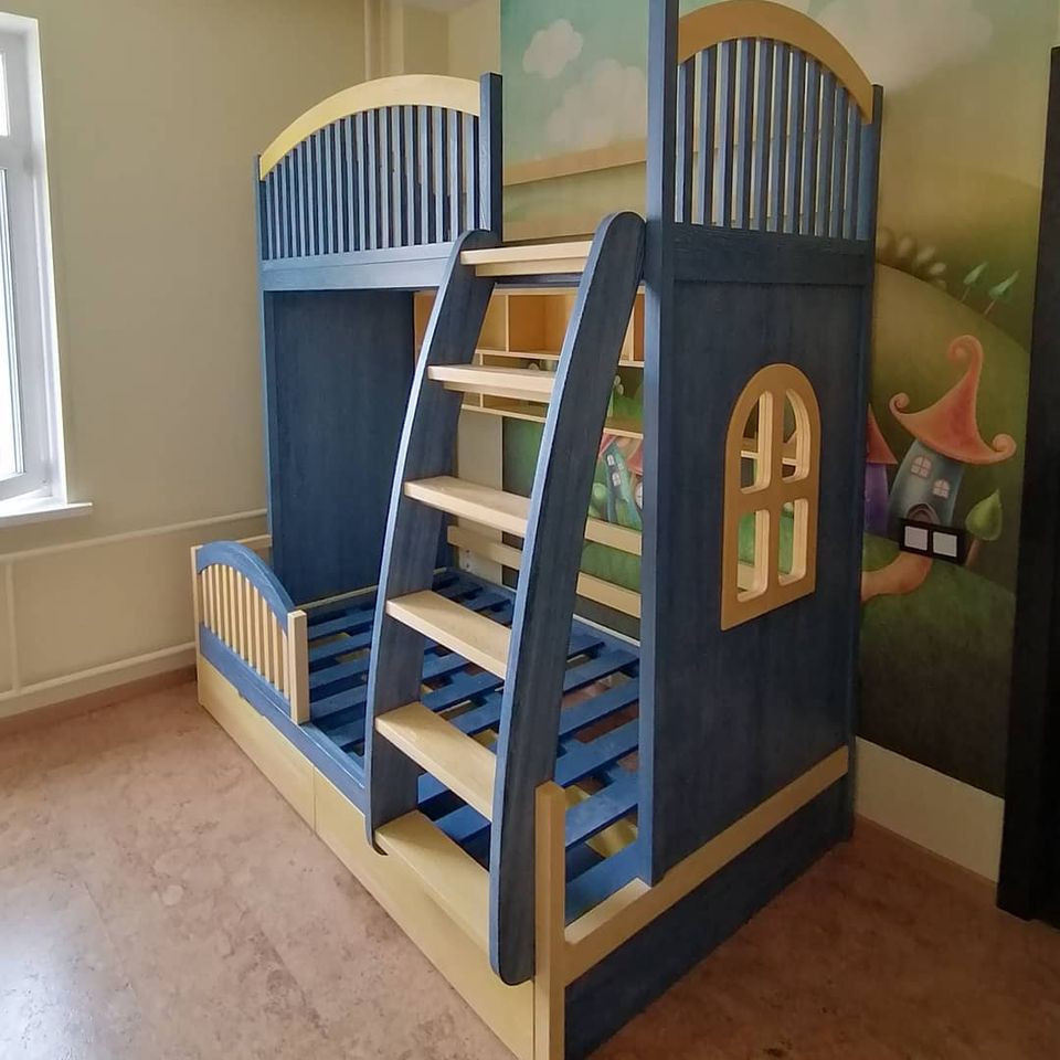 Кровать-домик в 2 яруса