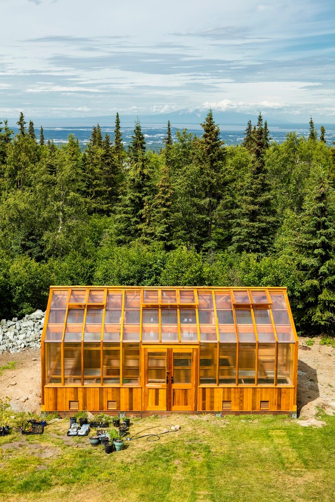 Design ideas for an expansive arts and crafts detached greenhouse in Other.