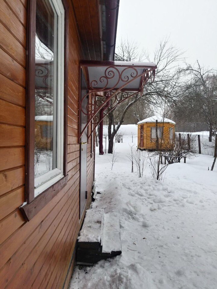 Козырек для дачи