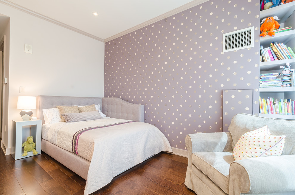 Transitional kids' bedroom in Boston with multi-coloured walls and medium hardwood floors for kids 4-10 years old and girls.