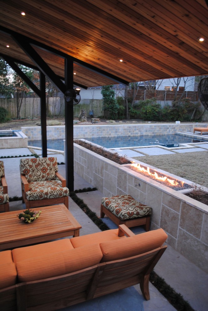 Design ideas for a modern patio in Dallas.
