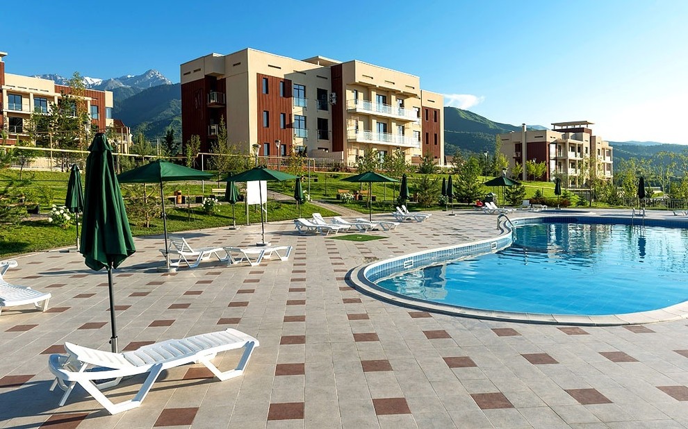 Общественный открытый бассейн ROYAL GARDENS (Базис-А, Aqualand Group)