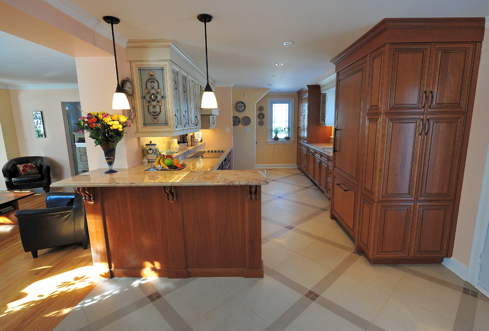Large traditional kitchen in Ottawa.