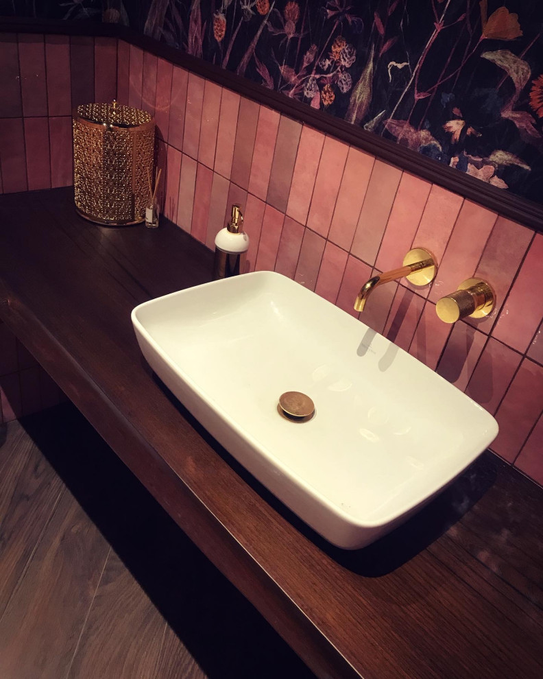 Консоли из слэбов и полимеров в ванную комнату