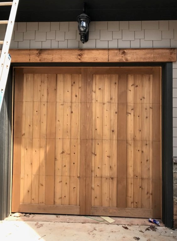 Mountain style one-car garage photo in Atlanta