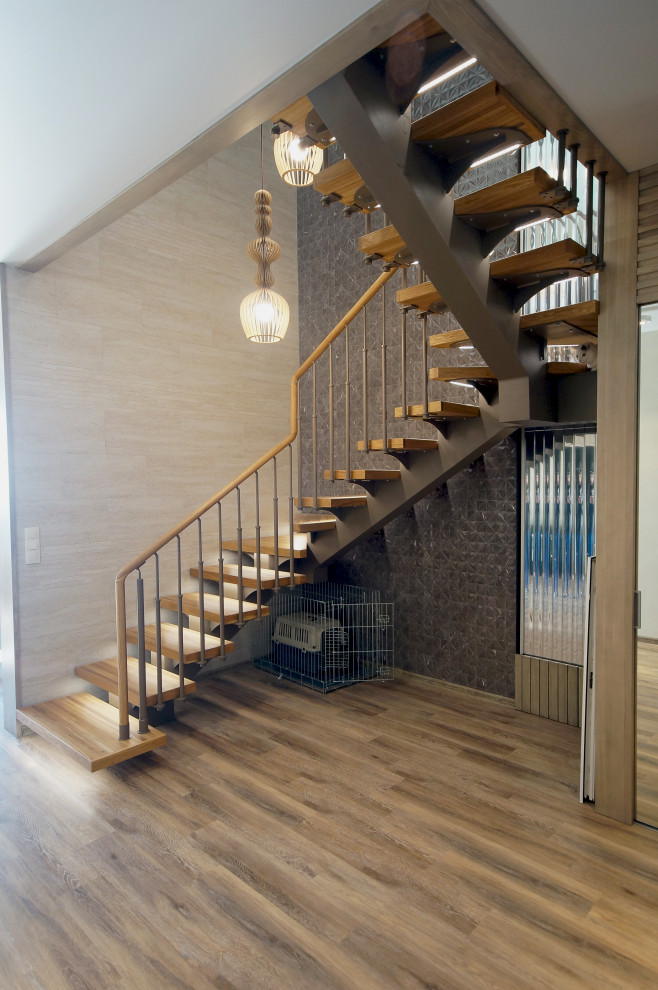 Лестница в двухуровневую квартиру на Пушкина