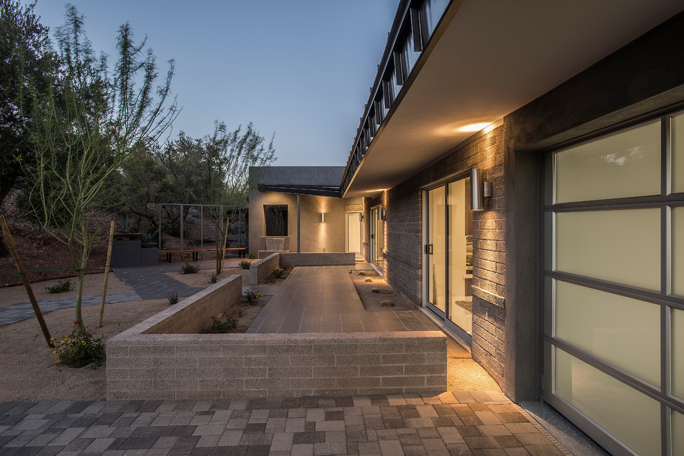 Inspiration for a contemporary exterior in Phoenix.
