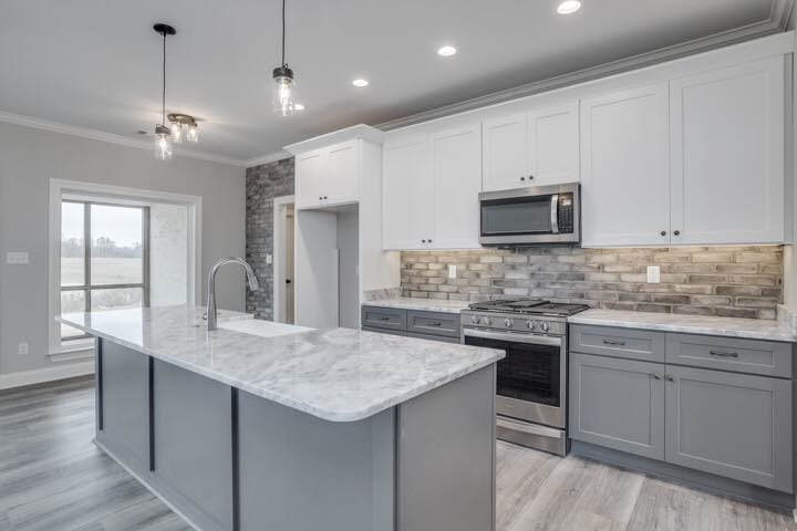 Kitchen - transitional kitchen idea