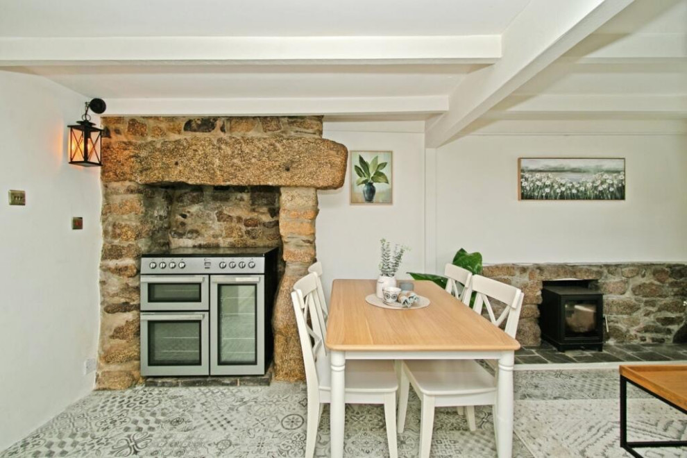 Peters Terrace - Staged to Sell